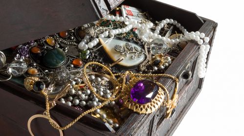 Bijoux anciens à Cambrai